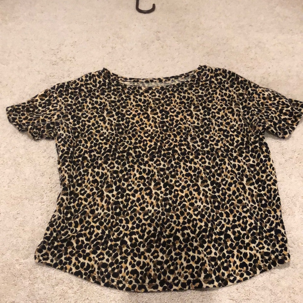Women’s cheetah print X small tee with pocket on front